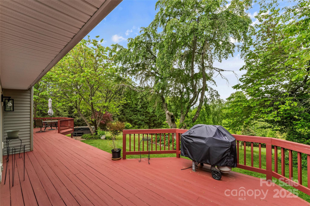 51 Chastain Hill Rd Mills River, NC 28759