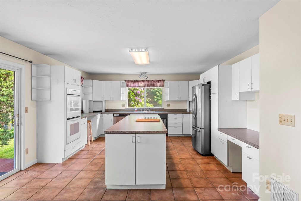 51 Chastain Hill Rd Mills River, NC 28759