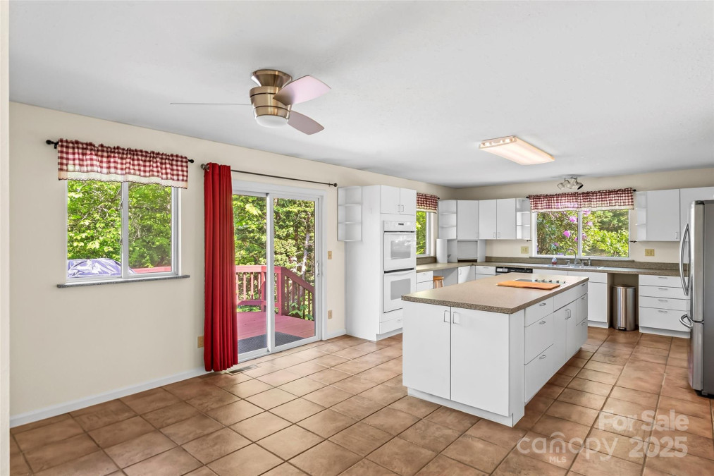 51 Chastain Hill Rd Mills River, NC 28759