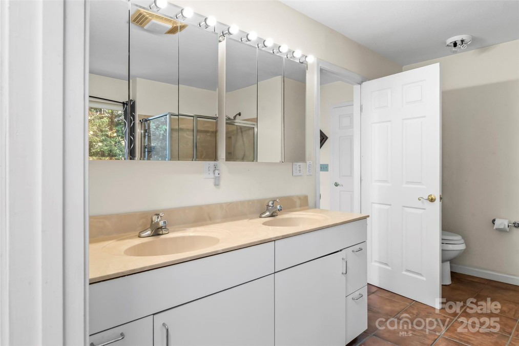 51 Chastain Hill Rd Mills River, NC 28759