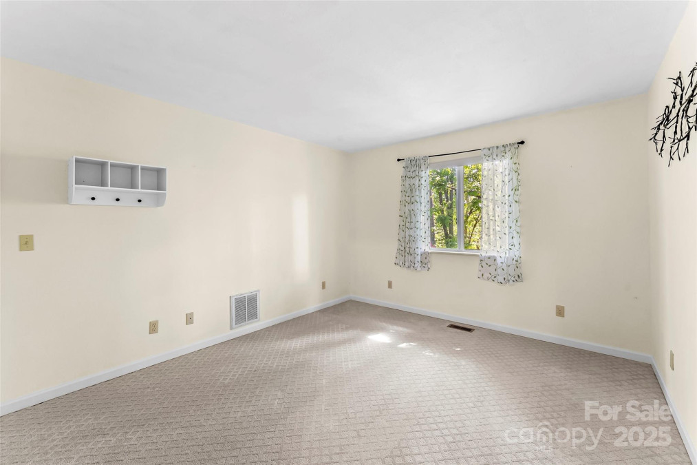 51 Chastain Hill Rd Mills River, NC 28759