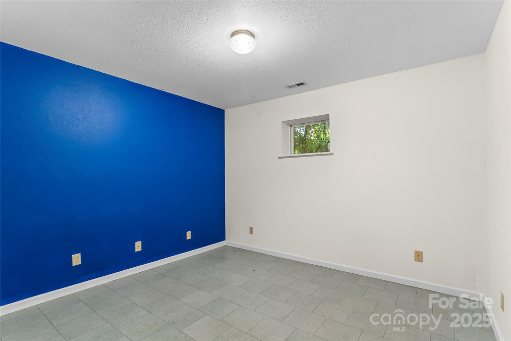 51 Chastain Hill Rd Mills River, NC 28759