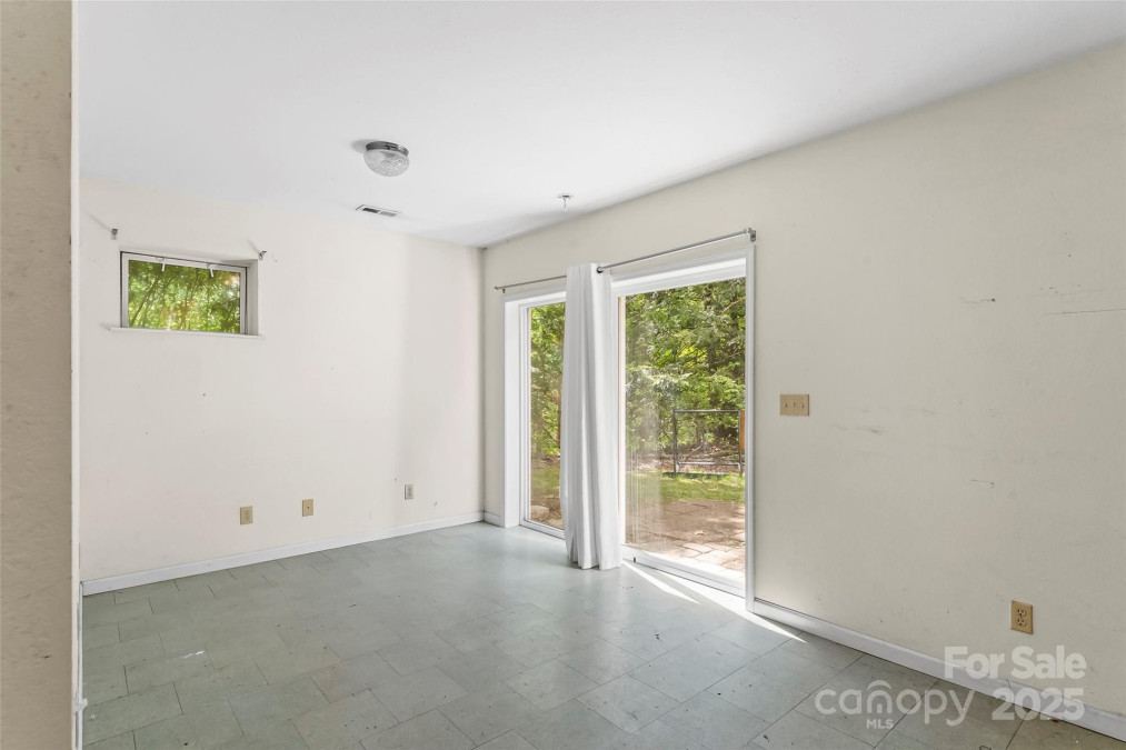 51 Chastain Hill Rd Mills River, NC 28759