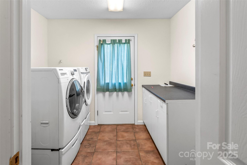 51 Chastain Hill Rd Mills River, NC 28759