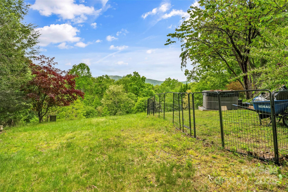 51 Chastain Hill Rd Mills River, NC 28759