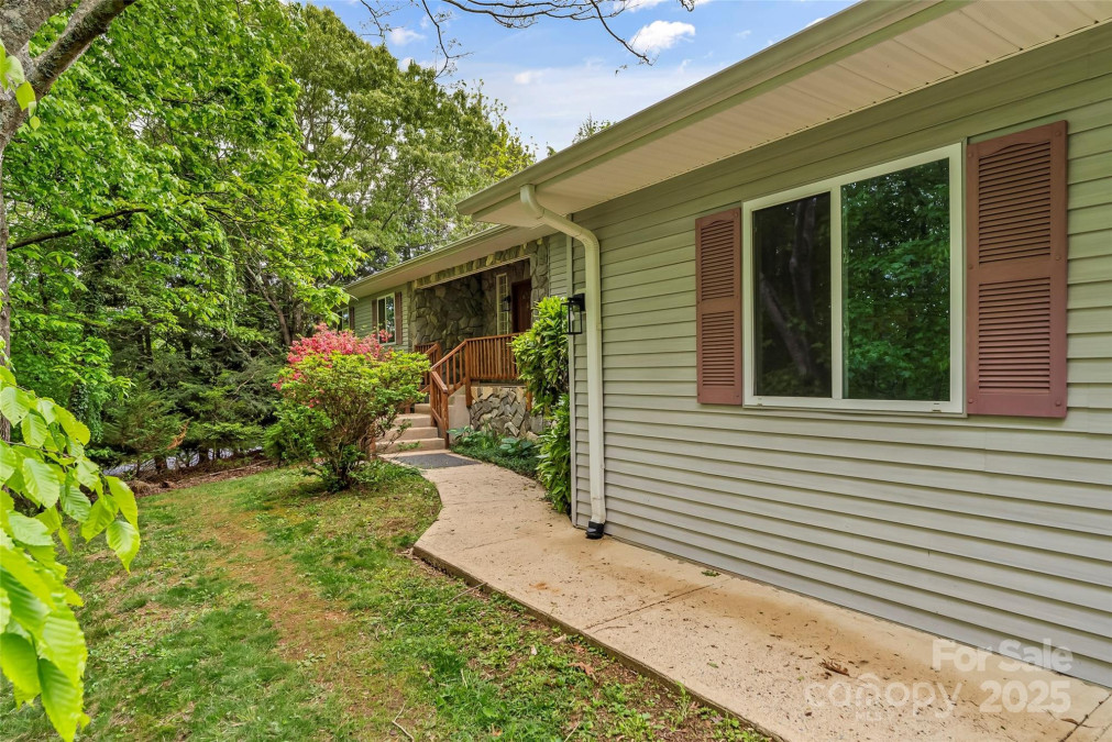 51 Chastain Hill Rd Mills River, NC 28759