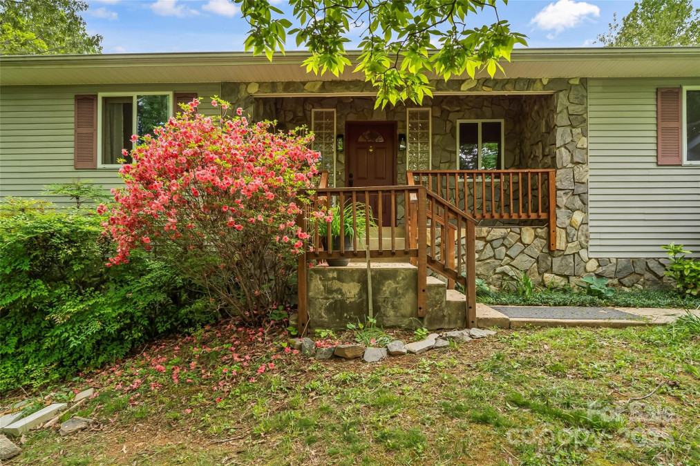51 Chastain Hill Rd Mills River, NC 28759