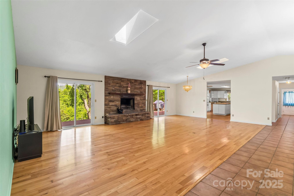51 Chastain Hill Rd Mills River, NC 28759
