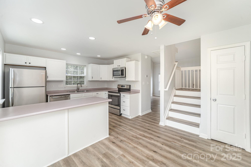 7718 Petrea Ln Charlotte, NC 28227