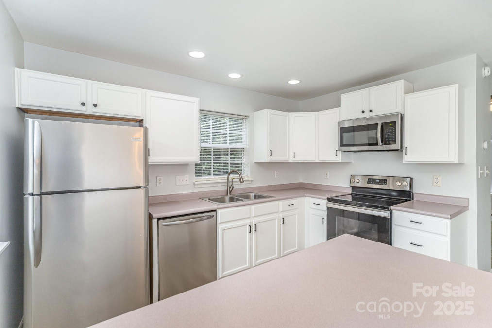7718 Petrea Ln Charlotte, NC 28227