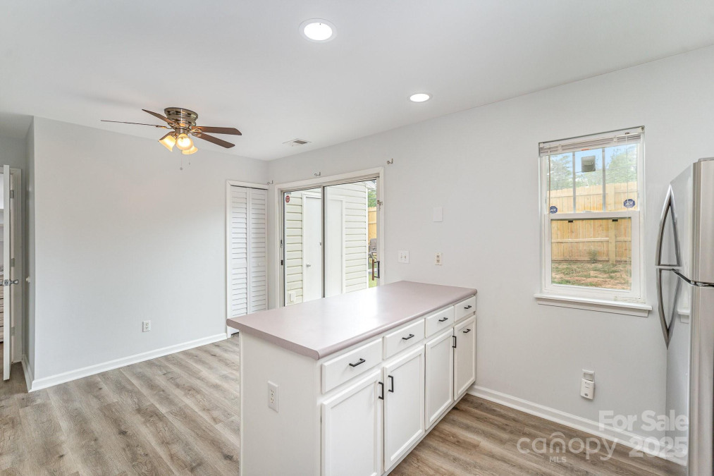 7718 Petrea Ln Charlotte, NC 28227