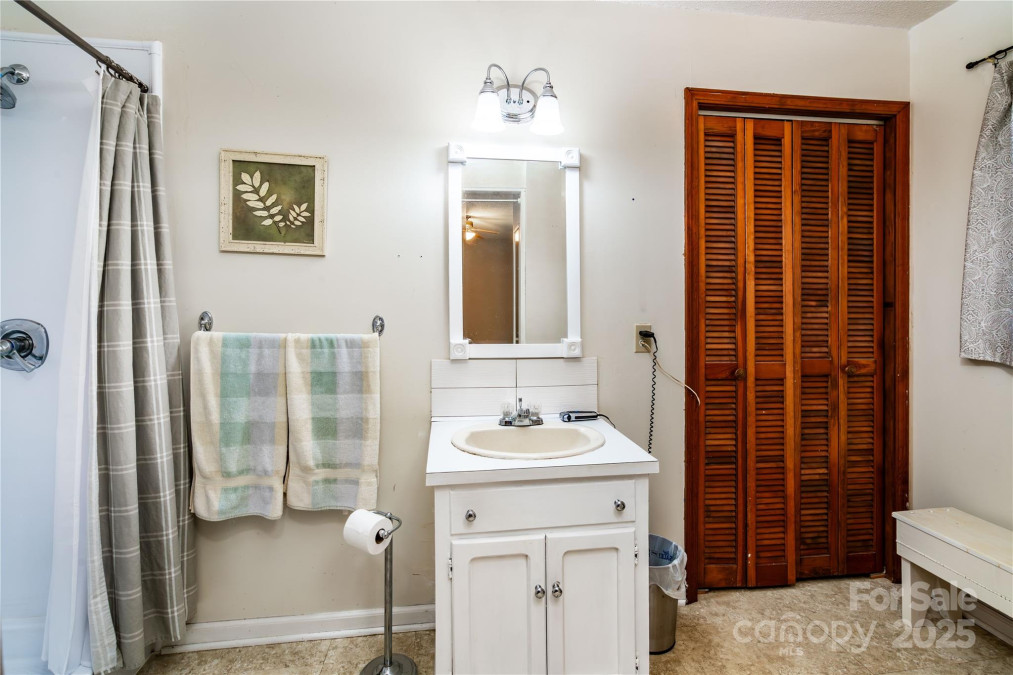 6766 Little Mountain Rd Sherrills Ford, NC 28673