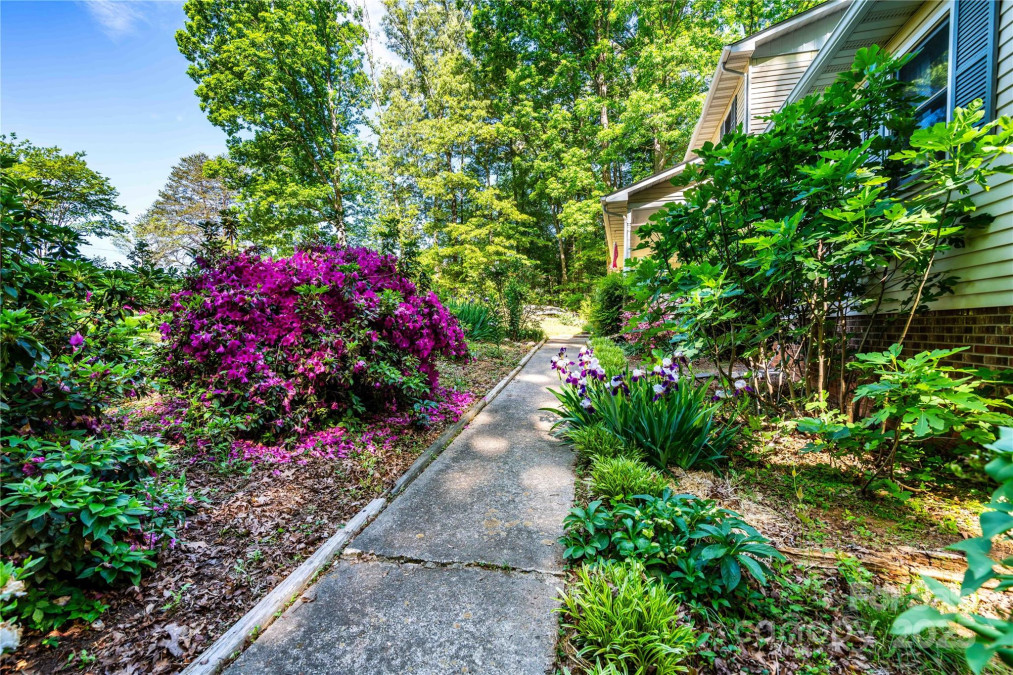 6766 Little Mountain Rd Sherrills Ford, NC 28673