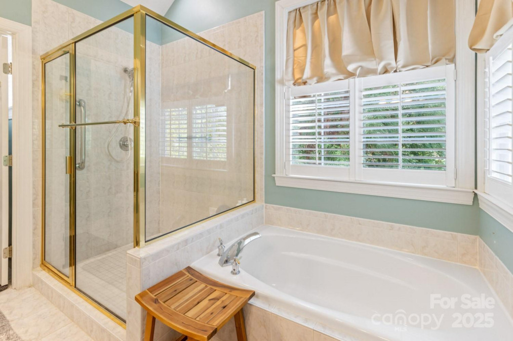 127 Poppy Ln Asheville, NC 28803