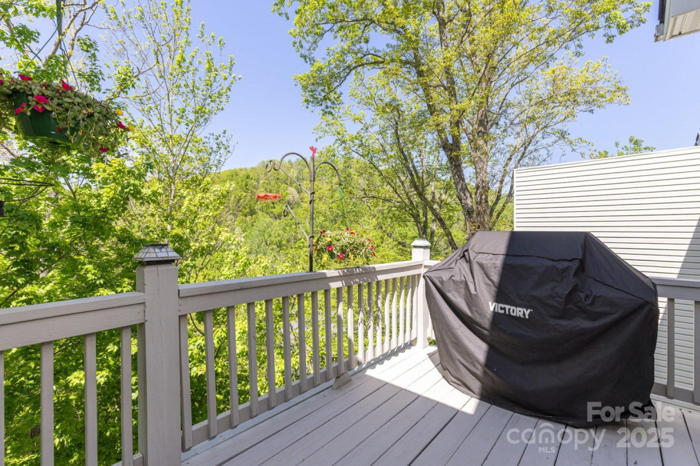 127 Poppy Ln Asheville, NC 28803
