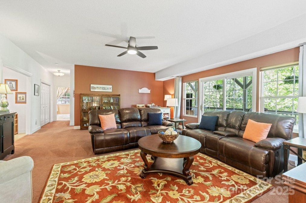 127 Poppy Ln Asheville, NC 28803
