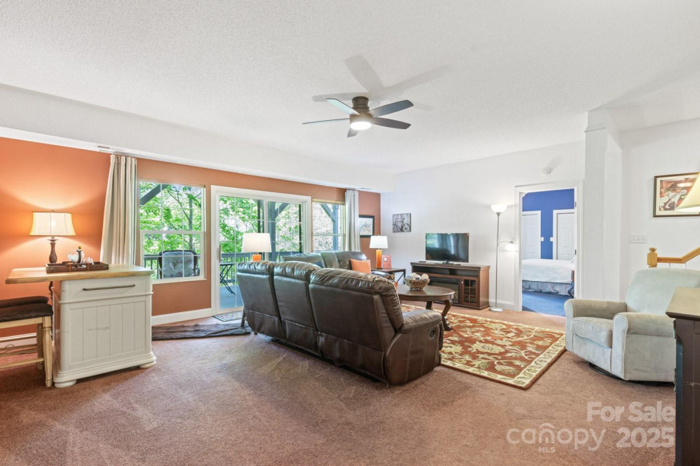127 Poppy Ln Asheville, NC 28803