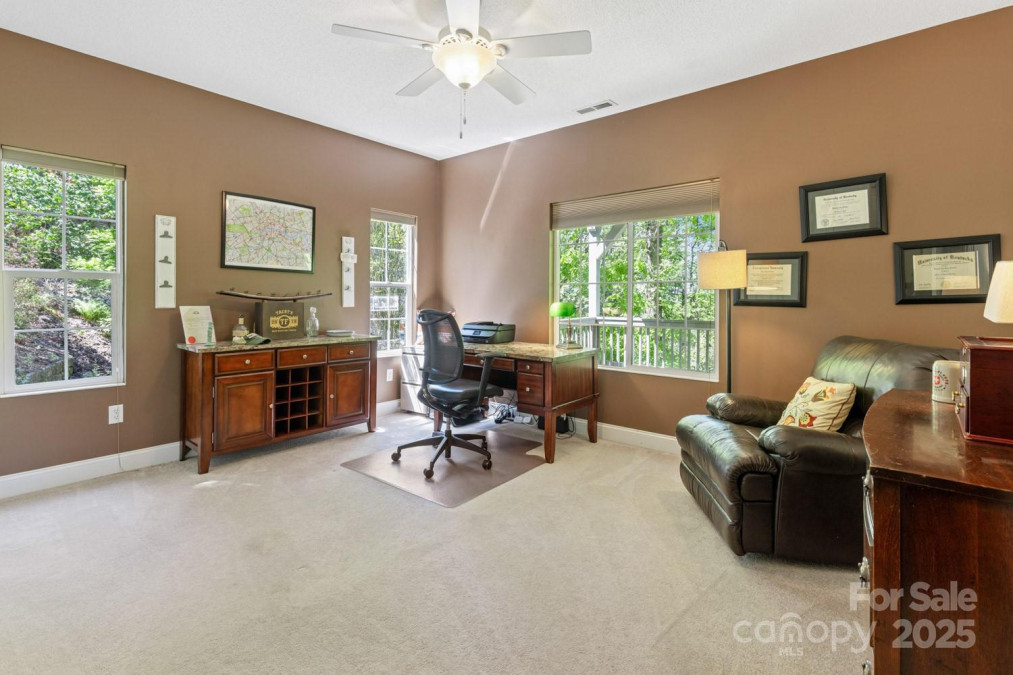 127 Poppy Ln Asheville, NC 28803