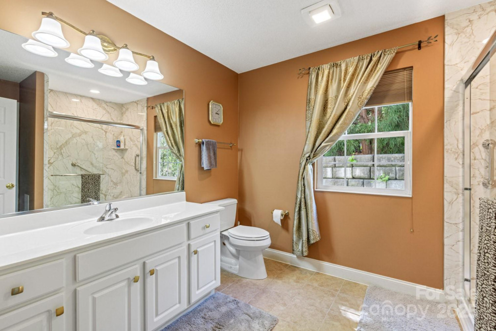 127 Poppy Ln Asheville, NC 28803