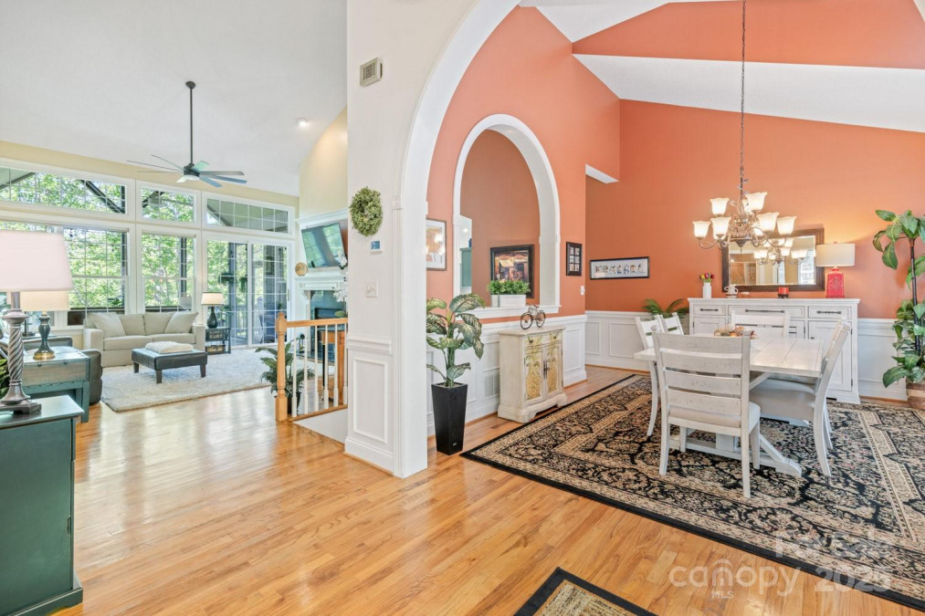 127 Poppy Ln Asheville, NC 28803