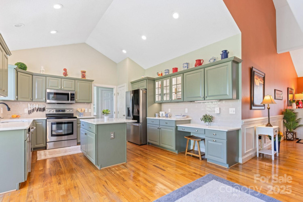 127 Poppy Ln Asheville, NC 28803