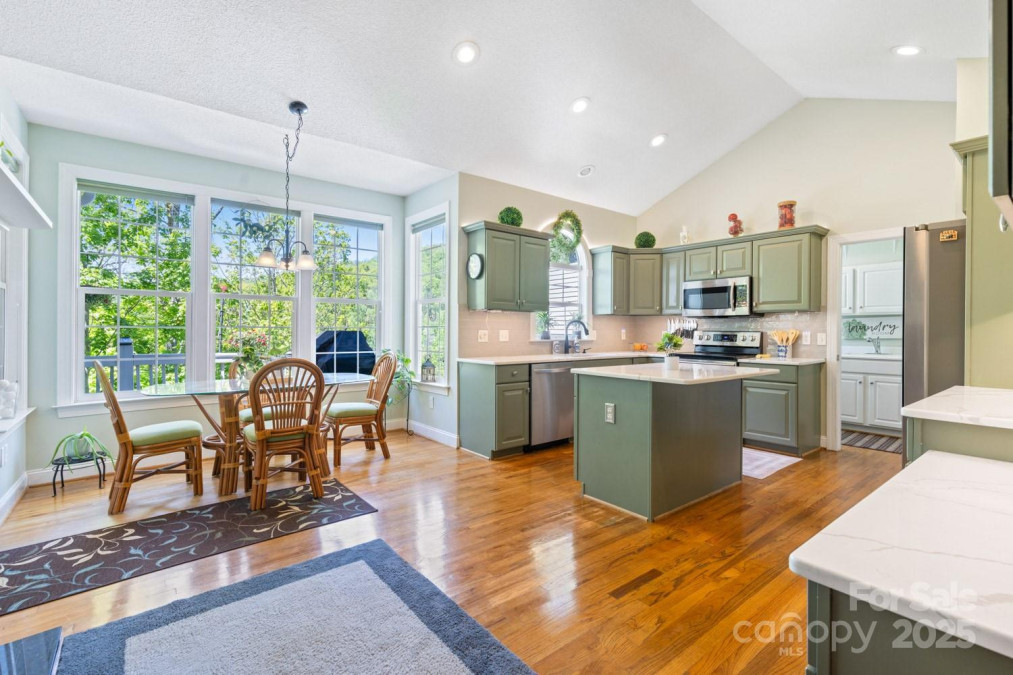 127 Poppy Ln Asheville, NC 28803