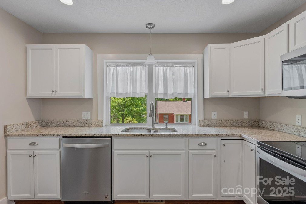11 Keesler St Black Mountain, NC 28711
