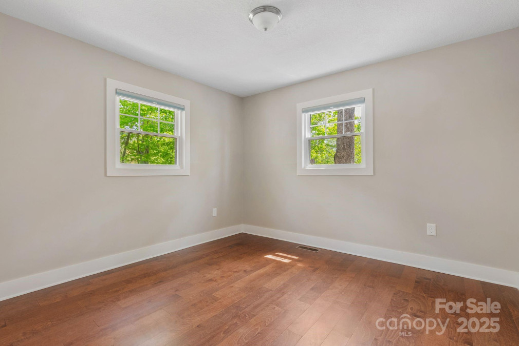 11 Keesler St Black Mountain, NC 28711