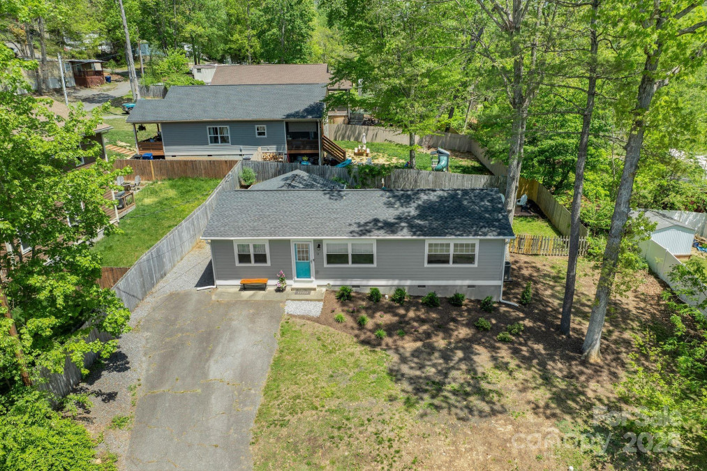 11 Keesler St Black Mountain, NC 28711