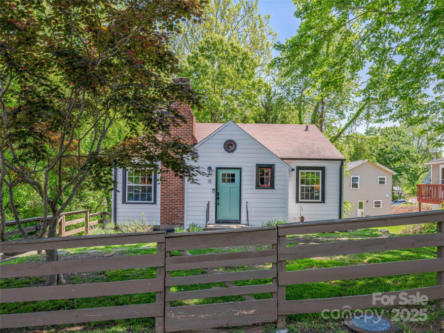 15 Pine Grove Ave Asheville, NC 28801