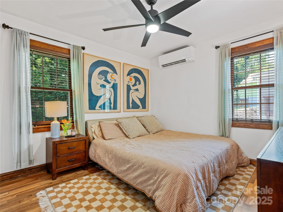 15 Pine Grove Ave Asheville, NC 28801