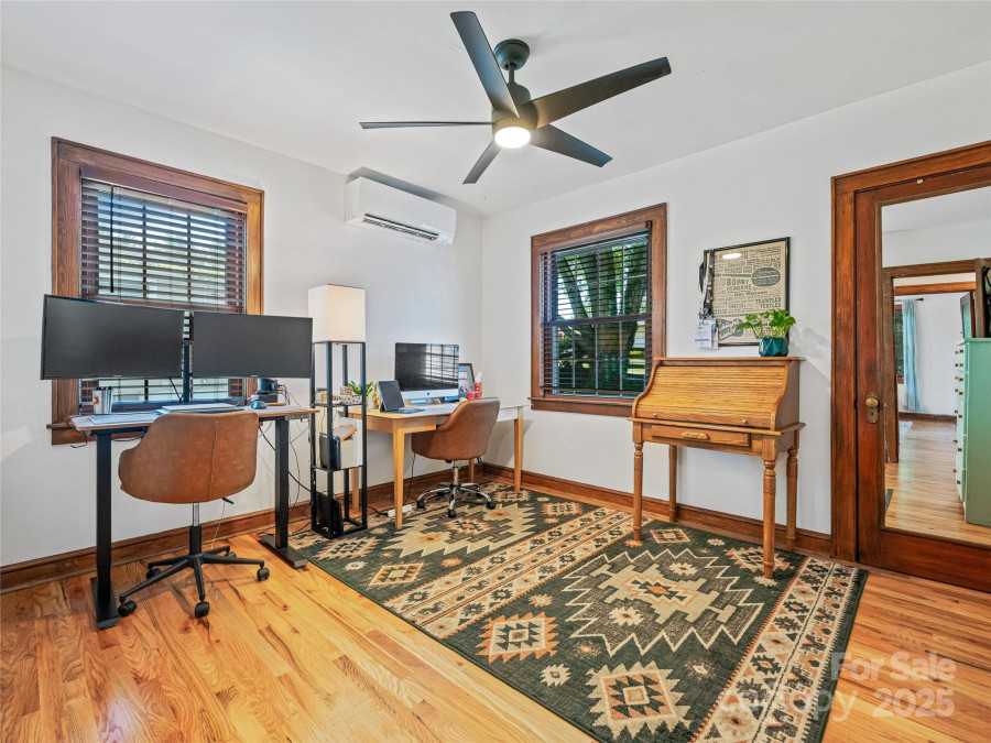 15 Pine Grove Ave Asheville, NC 28801