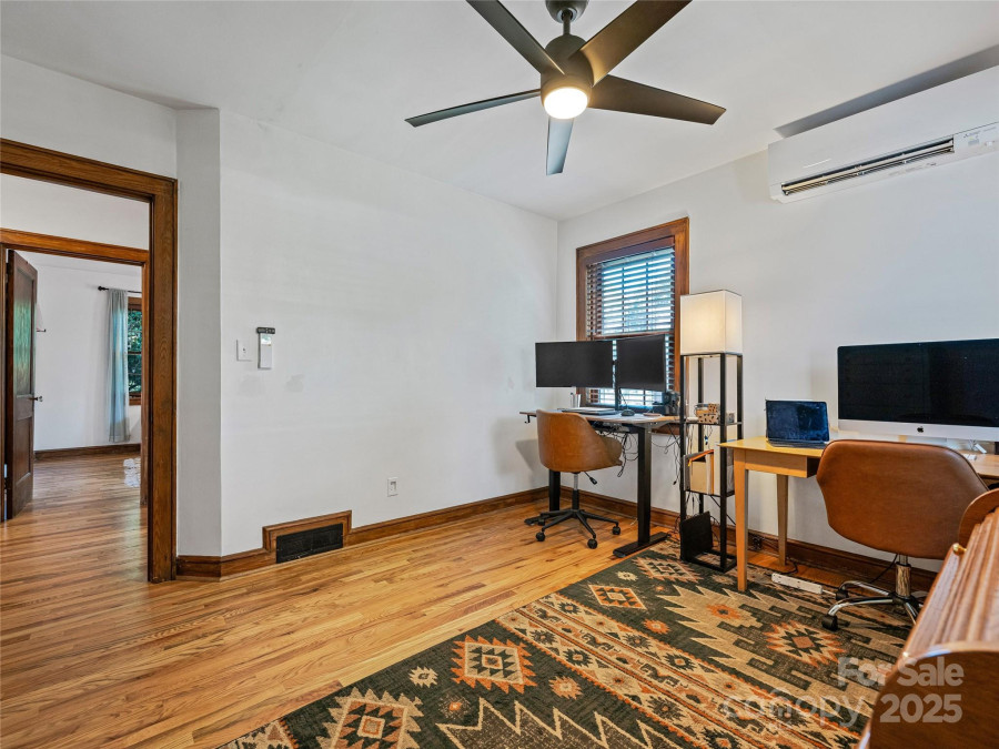 15 Pine Grove Ave Asheville, NC 28801