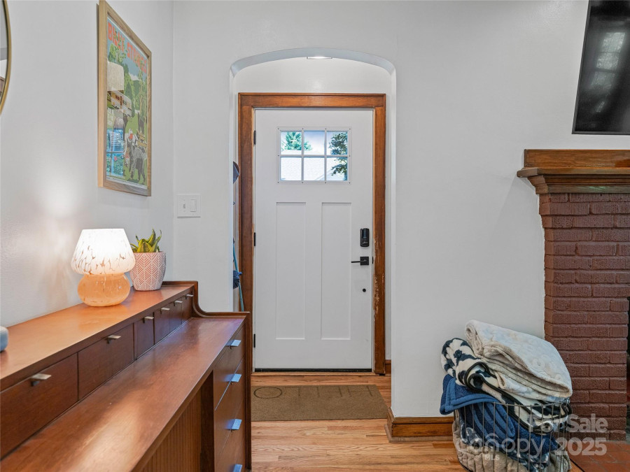 15 Pine Grove Ave Asheville, NC 28801