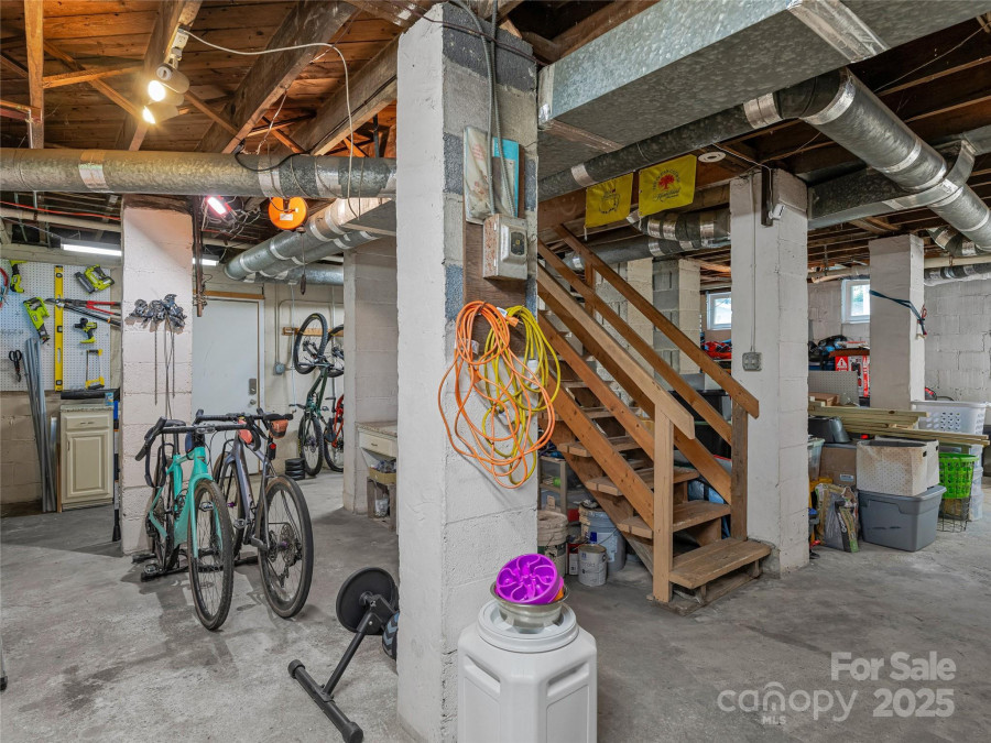 15 Pine Grove Ave Asheville, NC 28801