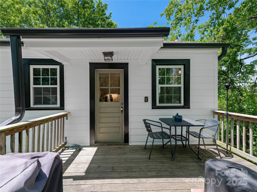 15 Pine Grove Ave Asheville, NC 28801