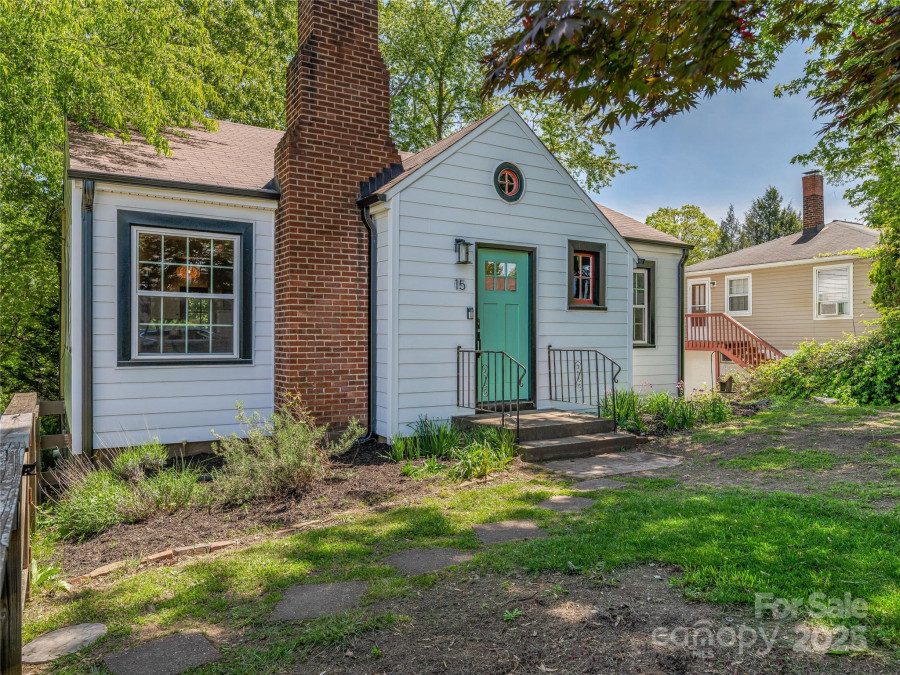 15 Pine Grove Ave Asheville, NC 28801
