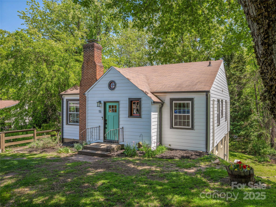 15 Pine Grove Ave Asheville, NC 28801