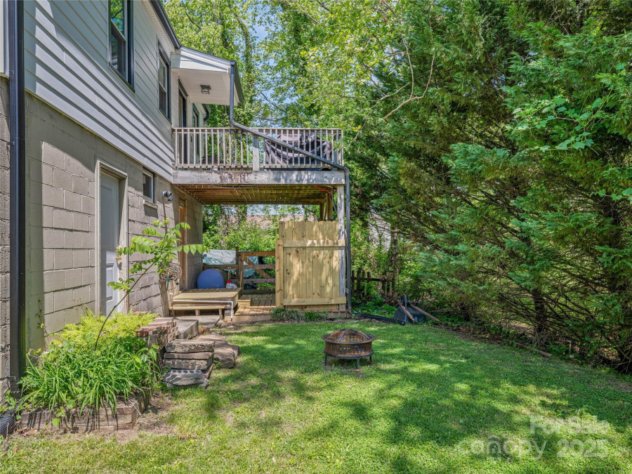 15 Pine Grove Ave Asheville, NC 28801