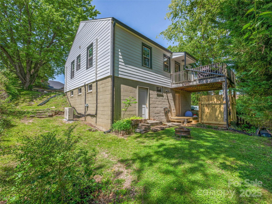 15 Pine Grove Ave Asheville, NC 28801