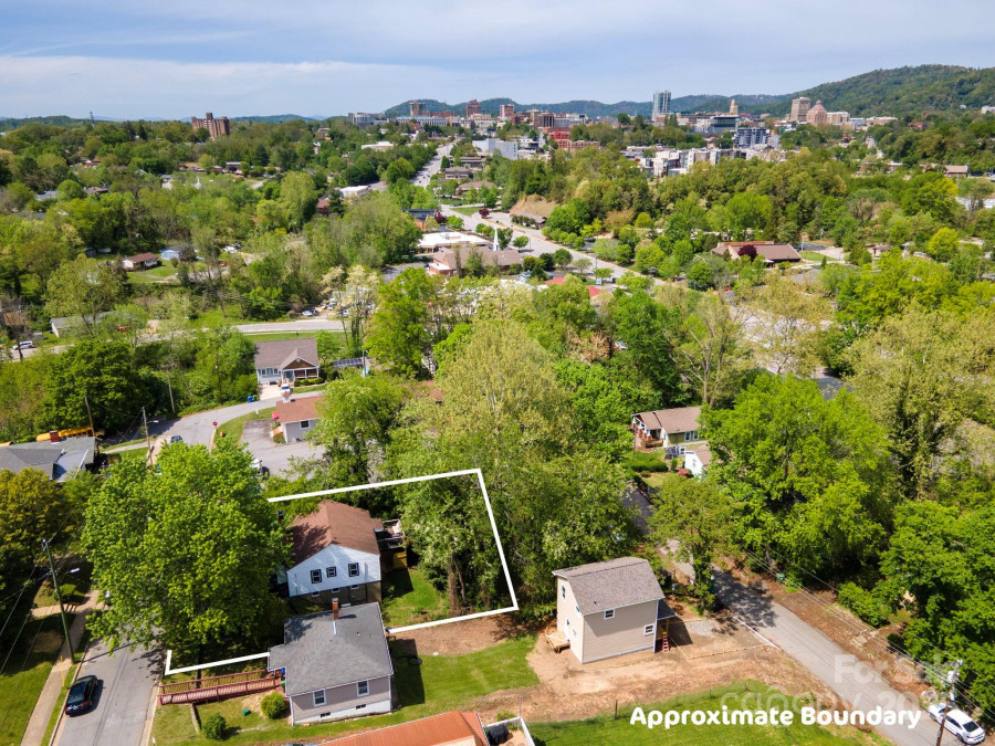 15 Pine Grove Ave Asheville, NC 28801
