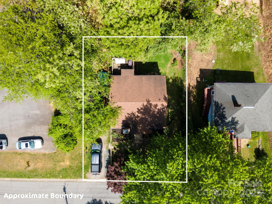 15 Pine Grove Ave Asheville, NC 28801