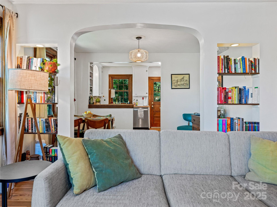 15 Pine Grove Ave Asheville, NC 28801