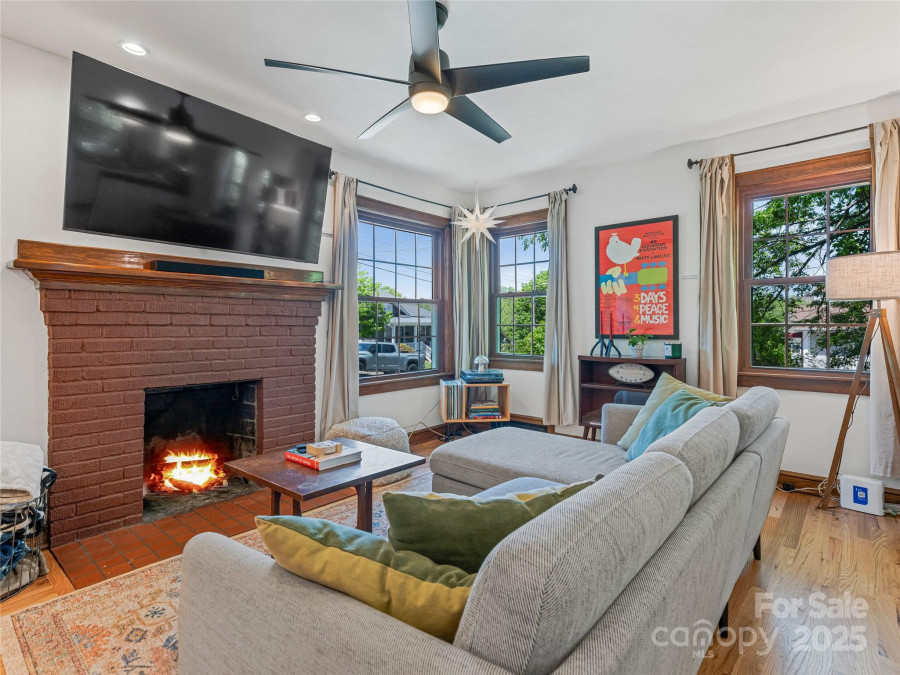 15 Pine Grove Ave Asheville, NC 28801