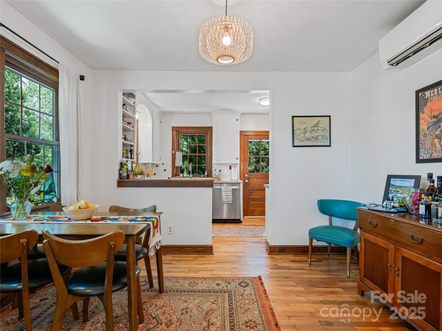 15 Pine Grove Ave Asheville, NC 28801