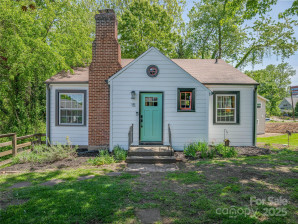 15 Pine Grove Ave Asheville, NC 28801