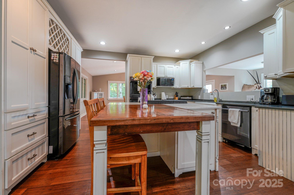 1360 Glen Cannon Dr Pisgah Forest, NC 28768