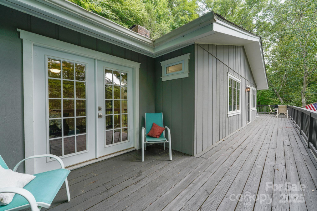 1360 Glen Cannon Dr Pisgah Forest, NC 28768