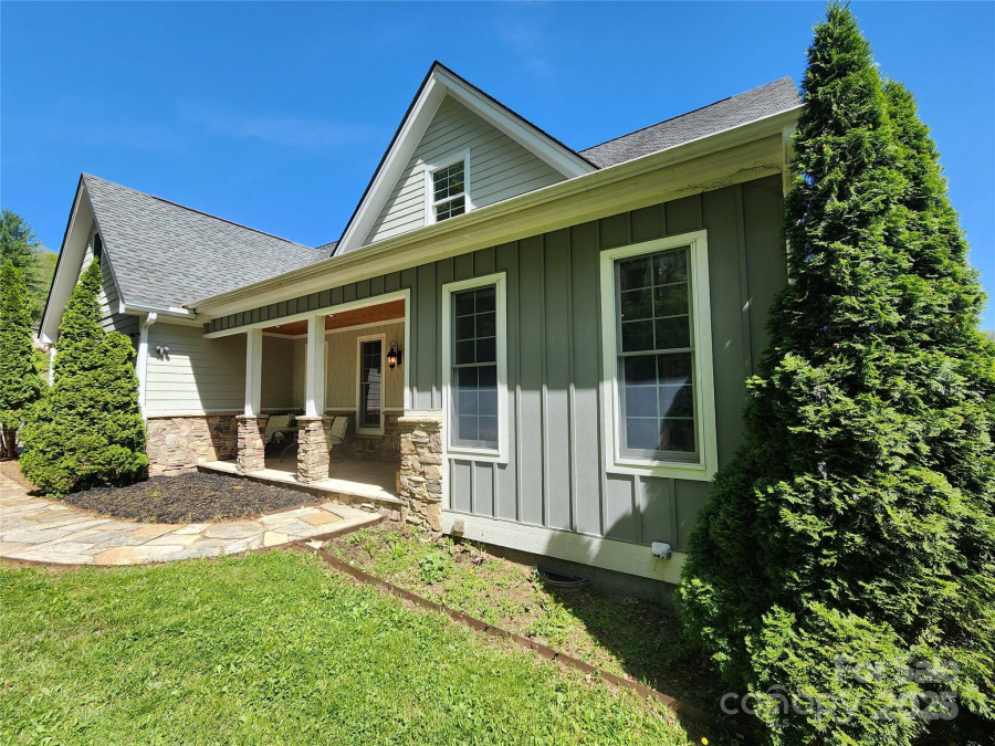 521 Hobson Rd Bakersville, NC 28705