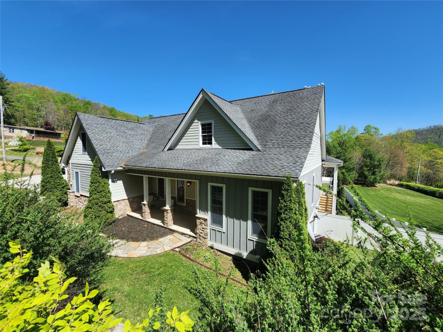 521 Hobson Rd Bakersville, NC 28705